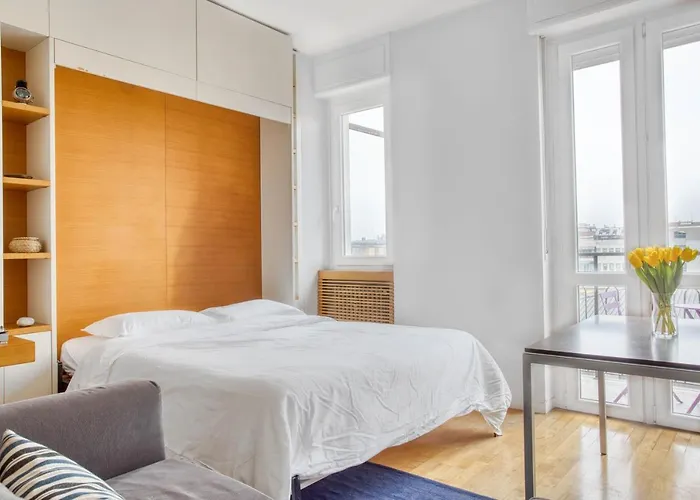Joivy Vibrant Studio With Balcony